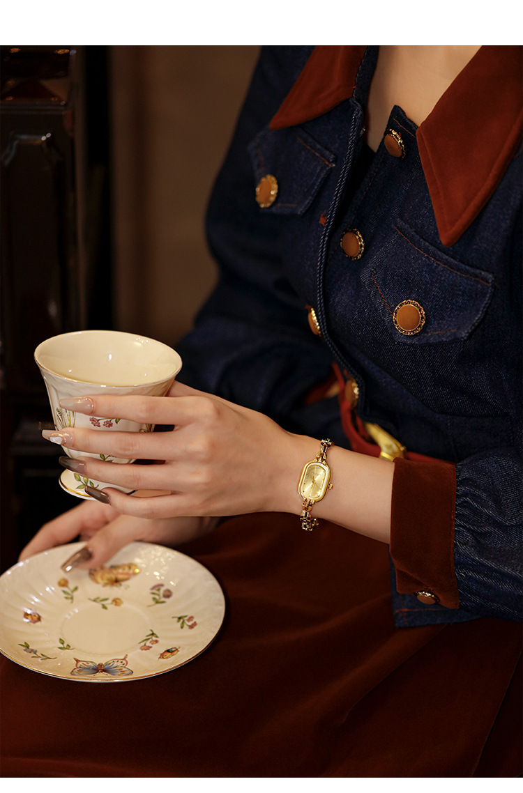 Lady Oval Dial Quartz Bracelet Watch