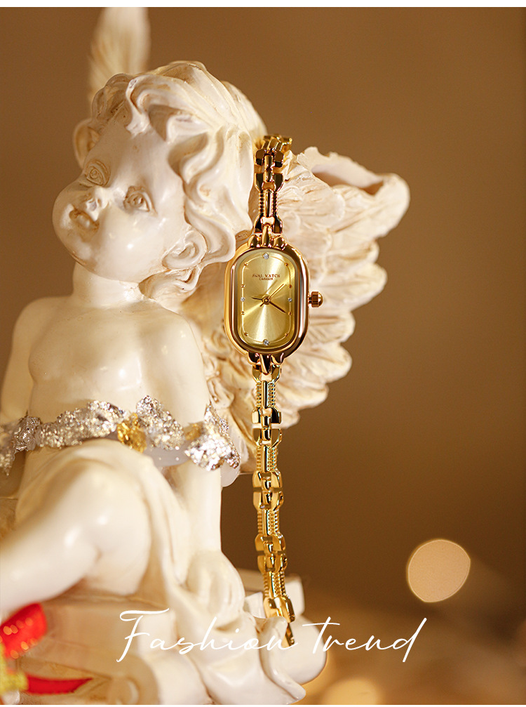 Lady Oval Dial Quartz Bracelet Watch